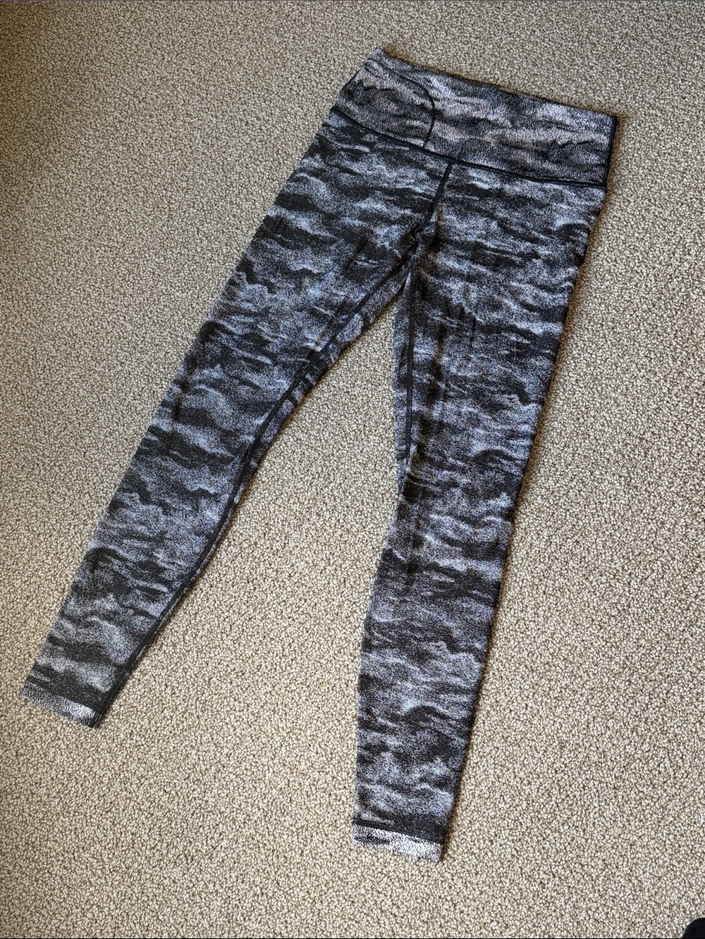 Lululemon Black Gray Abstract Print High Rise Leggings Size 8